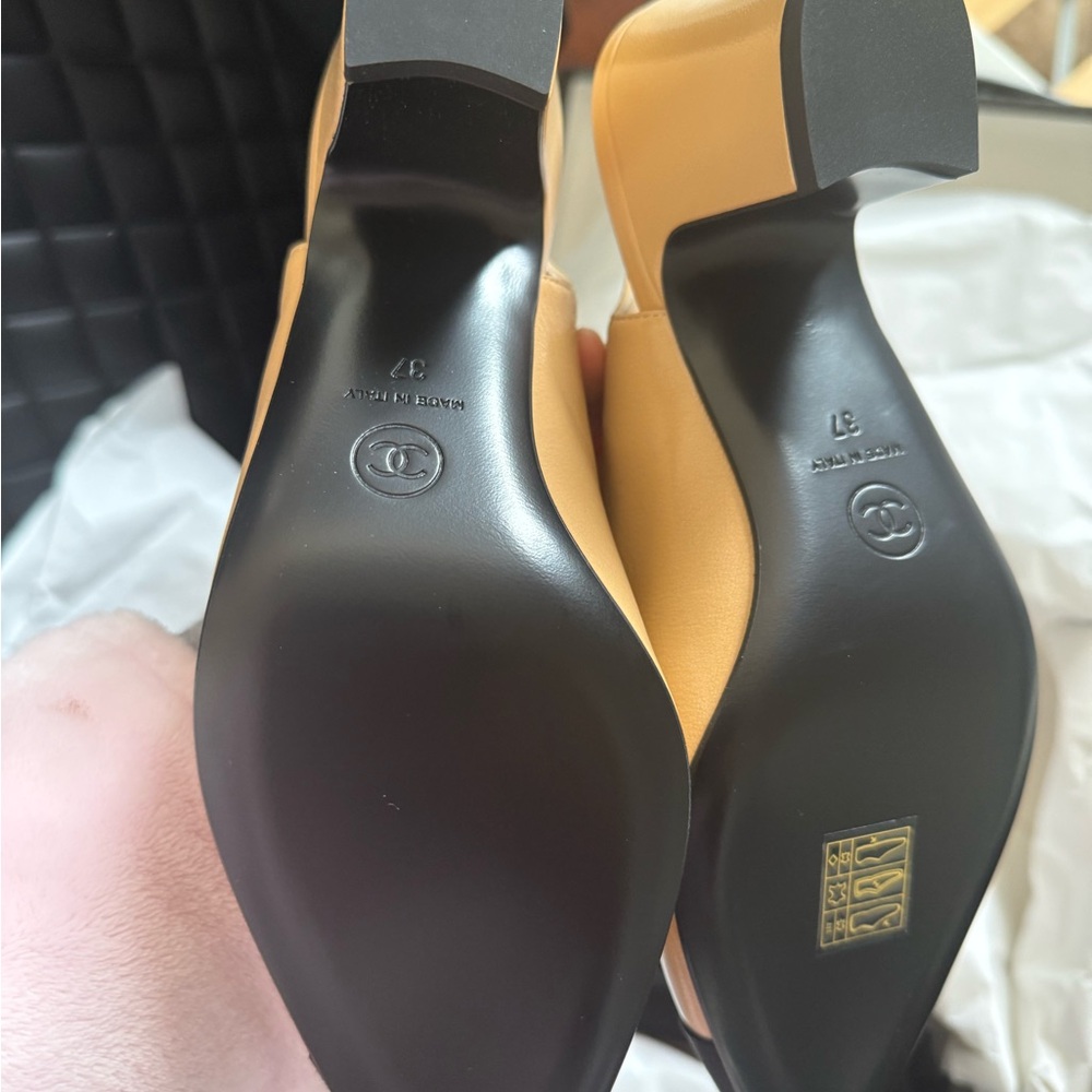 CHANEL Black and Cream Slingback Heels - Picture 7 of 13